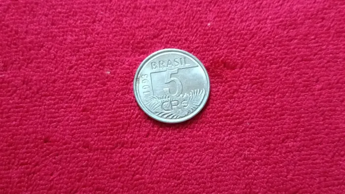 Moeda antiga de 5 cruzeiros arara de 1993