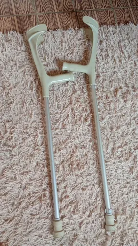 Vendo um par de moletas ortopédica