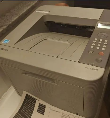 Impressora Samsung ml 3750nd bem conservada com toner