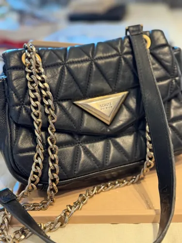 Bolsa Schutz Original | Couro Matelassê | Alça Corrente