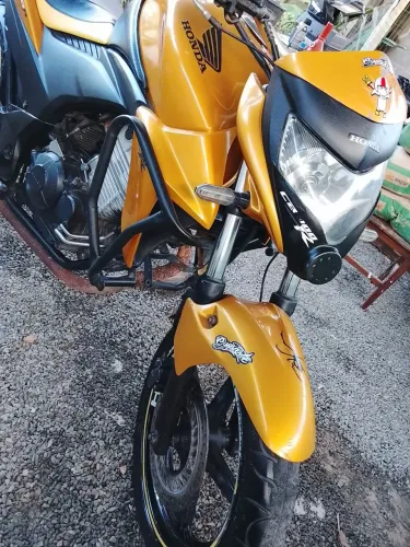 Vendo cb300r moto linda e só pegar e ser feliz