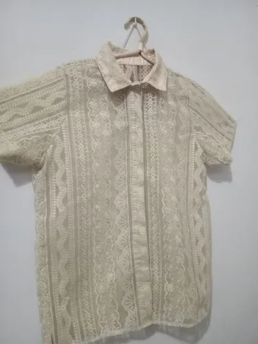 Blusa em renda mangas Curtas