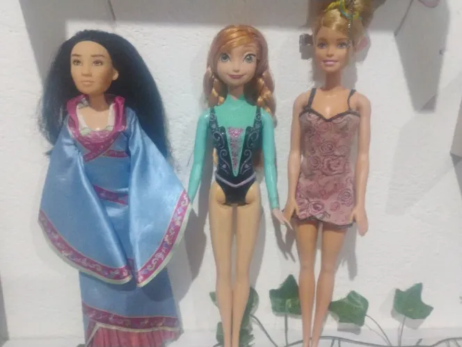 3 bonecas barbies conjuto