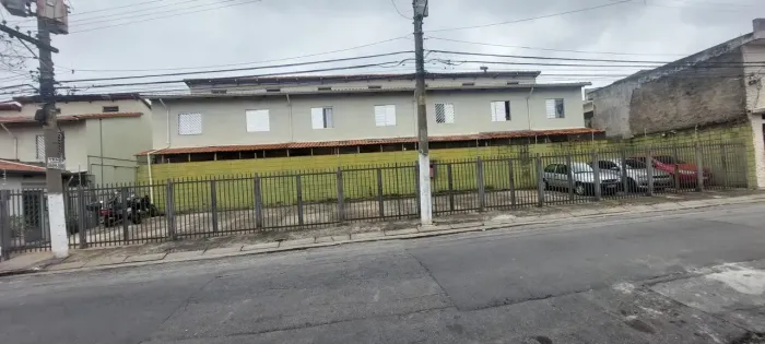 Sobrado em condomínio, 72 metros quadrados com 2 quartos e garagem