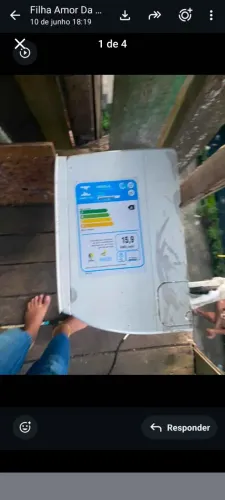 Central de ar 9000 BTUs, única dona, pegando perfeitamente, vai com controle.