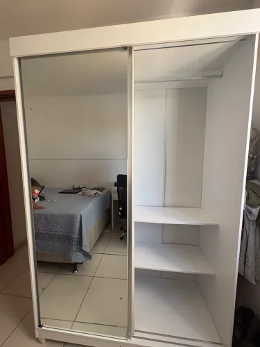 Guarda roupa branco 
