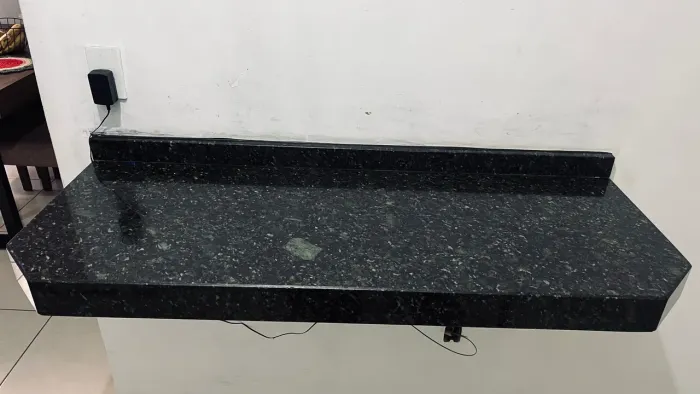 BANCADA DE GRANITO VERDE UBATUBA - 1,30 x 0,50 m