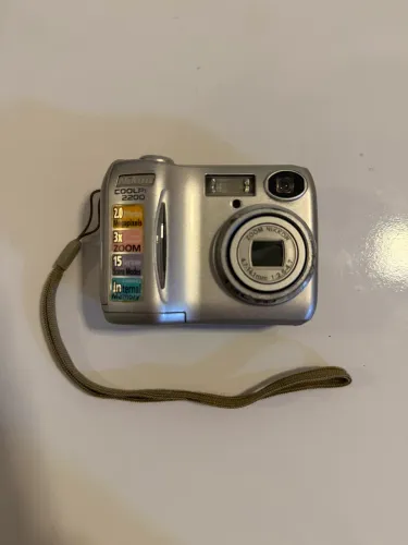 Nilon Coolpix 2200