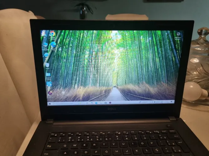 Notebook Dell i3 8Gb SSD240GB. Tela 14 supor conservado bateria de longa duração 