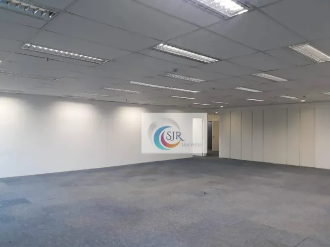 Conjunto para alugar, 234 m², 6 Vagas de Garagens, Metrô Paraiso.