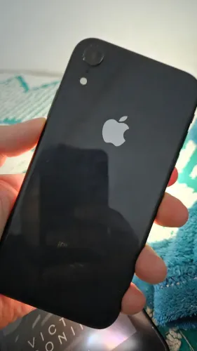 iPhone XR 64gb com pequena mancha<br><br>mancha na tela