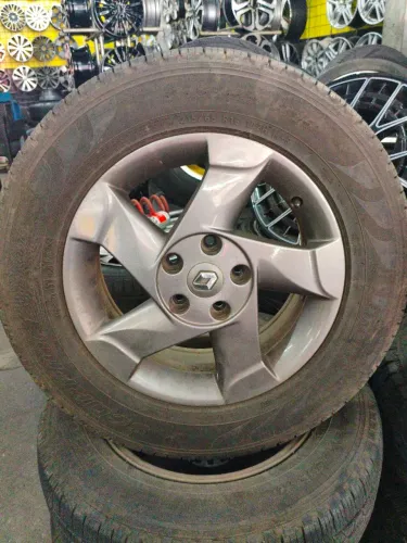 Rodas 16 + pneus 95% Renault Duster Oroch Pirelli