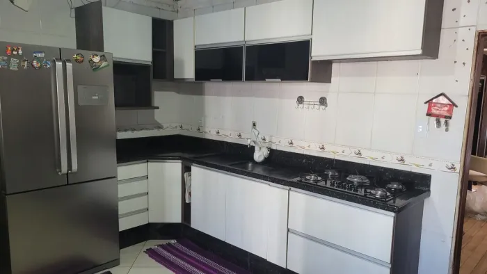 Cozinha planejada com mármore