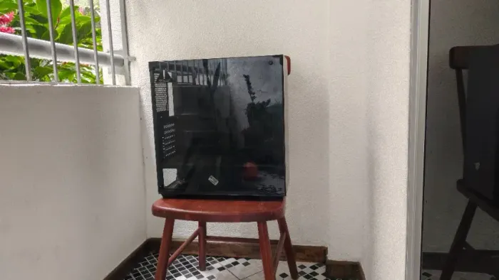 Gabinete Gamer Pichau com pontos de ferrugem