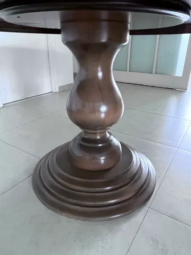 Mesa de jantar redonda clássica em madeira - base pedestal - excelente estado