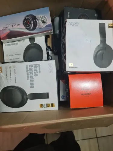 Lote de Relógios Smart Watch e Fones de ouvido Bluetooth com cancelador de ruidos