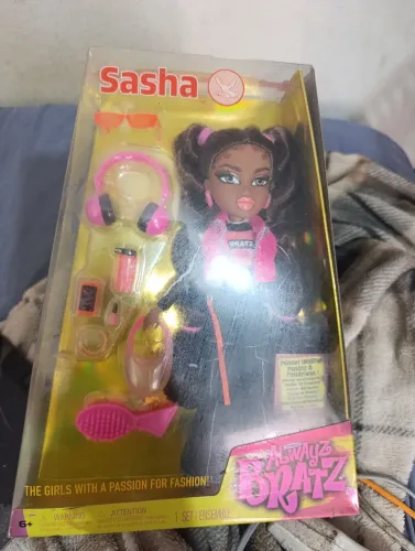 Boneca Always Bratz Sasha nova na caixa