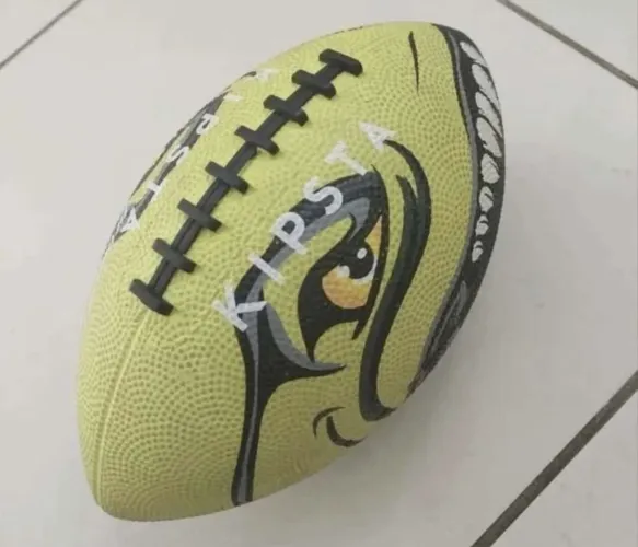 Bola de futebol americano infantil marca  kiptsa 