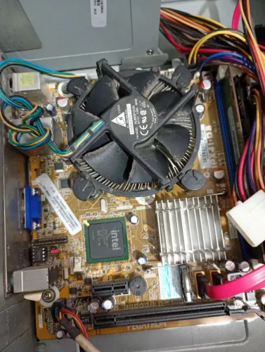 Placa mãe com processador Pentium core E550