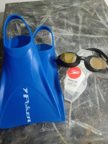 Pé de pato poker n 40, óculos  speedo,  protetor  de ouvido (aceito cartão)