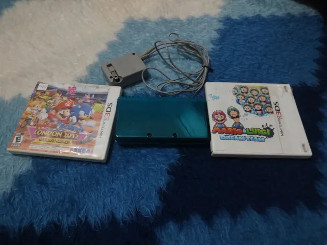 Nintendo 3DS Aqua Blue incluindo dois jogos mais cabo