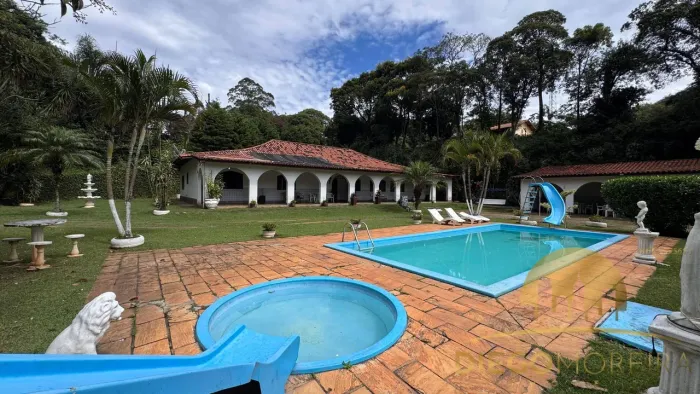 Chácara incrível com piscina aquecida e 4 dormitórios