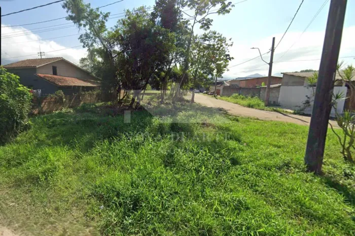 Vende-se terreno de esquina, próximo à Praia do Capricórnio, Caraguatatuba - SP