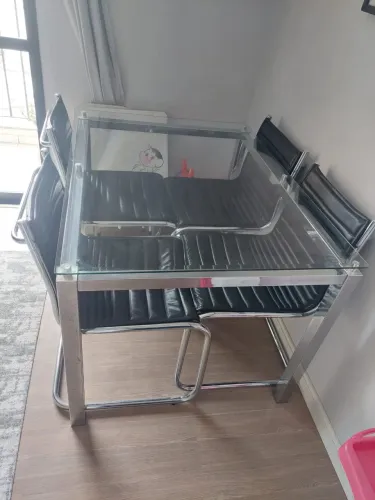 Mesa base metal, com tampo em vidro