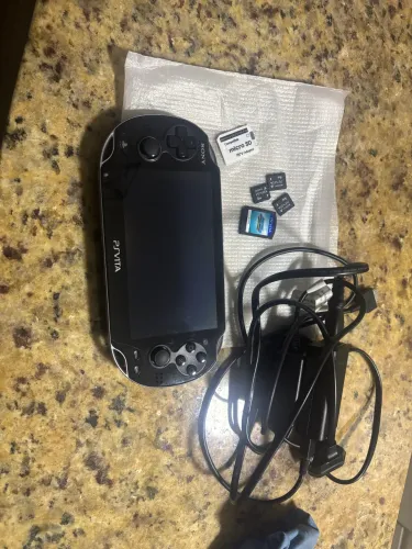 PS vita Desbloqueado + SD 2Vita + MicroSD 64GB + 3 Cartões Memória original de 4gb.