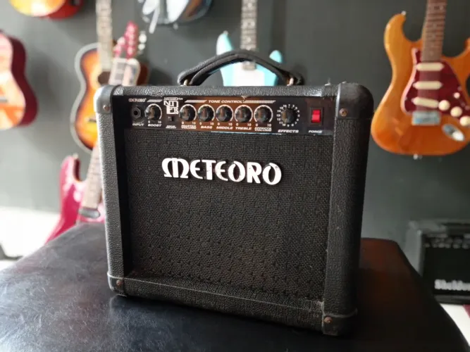 Amplificador de guitarra METEORO NITRUS 