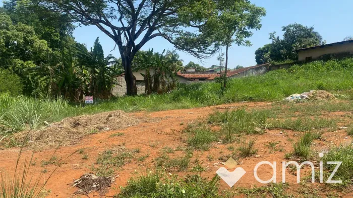 LOTE DE ESQUINA 800M² À VENDA NO SANTA RITA