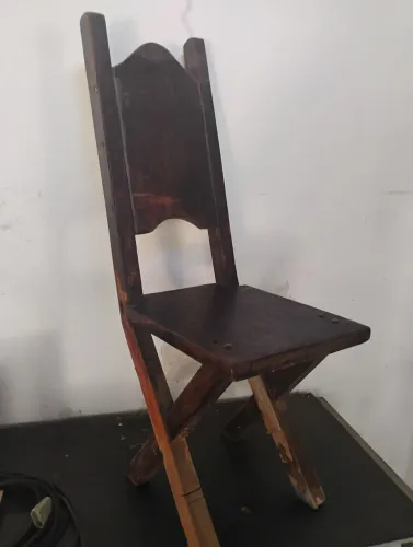 Cadeira antiga para restauração e decoração