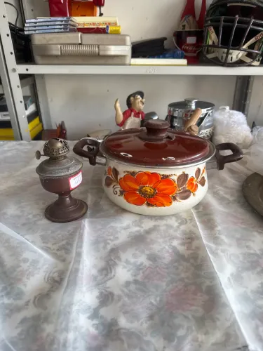 Panela e lamparina