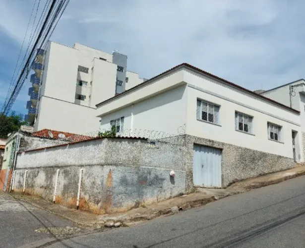 CASA A VENDA EM LAVRAS - 4 QUARTOS | 1 SUÍTE | PRÓXIMA A UFLA