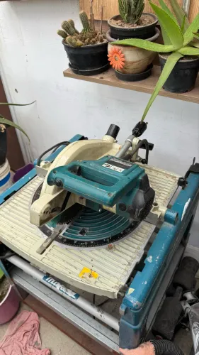 Serra meia esquadria makita lf1000