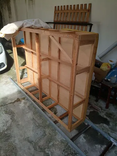 Base cama box com os pés excelente estado 
