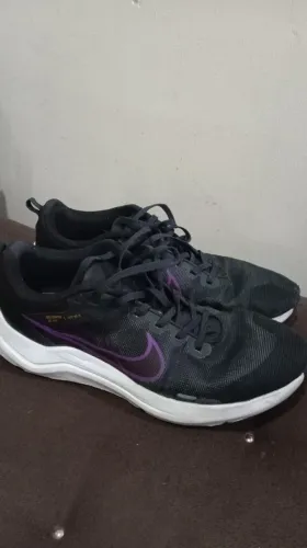 Vendo 3 pares de tênis 40, 42 e 44.