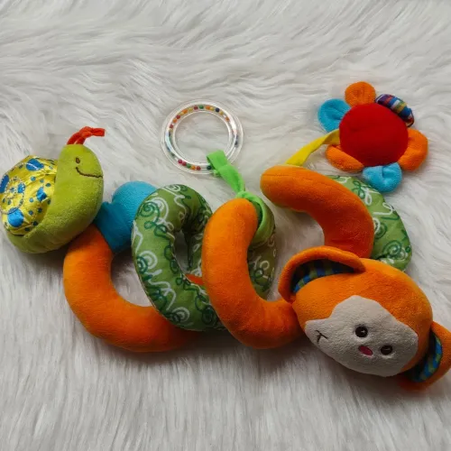 Móbile de Pelúcia Macaco Espiral Para Berço Carrinho 