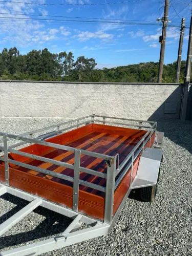 Locação de carretinha 140cm x 250cm