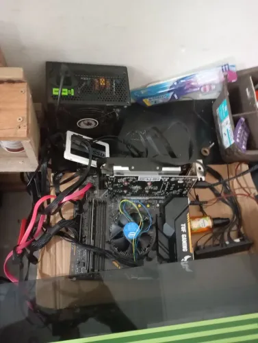Peças de um Pc gamer funcionando, 