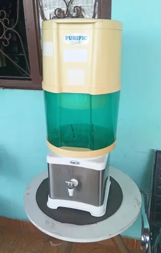 Vendo esse purificador completo não gela água so purificador tem as velas de carvão ativad