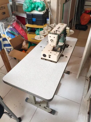 Máquina de Costura Galoneira Kansai Special DOL12H bivolt de switch