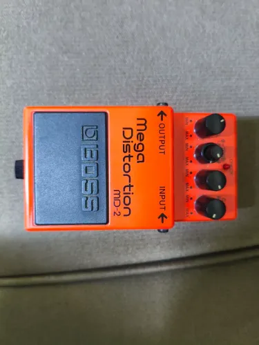 Vendo pedal de distorção conservado funcionando perfeitamente da boss