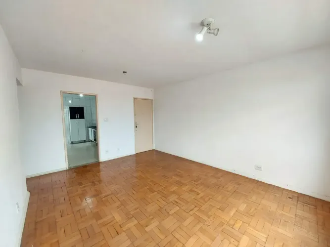 VENDA DE APARTAMENTO COM TRÊS DORMITÓRIOS E UMA VAGA DE GARAGEM - EXCELENTE LOCALIZAÇÃO