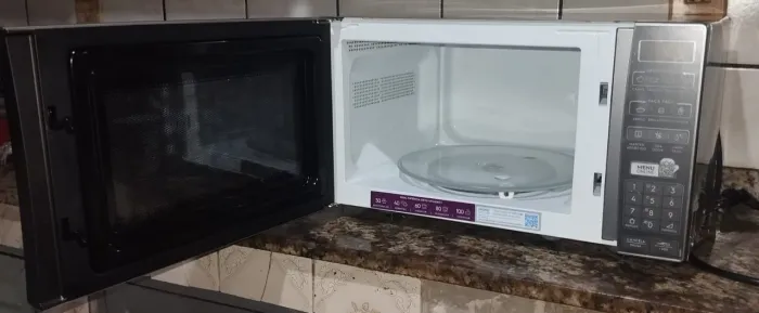 Vendo um micro-ondas Electrolux 550
