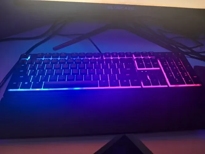 Teclado Gamer Razer Ornata V3 RGB Low Profile - Seminovo, Caixa Completa, Estado de Novo
