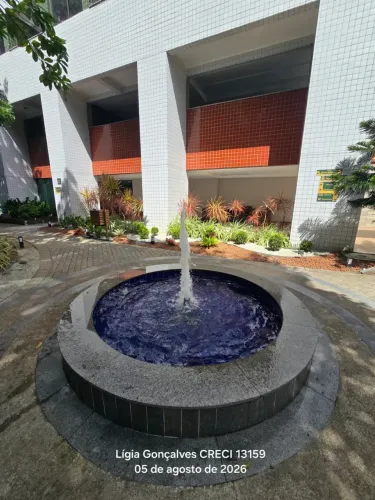 Alugo apartamento com 65m2, 3 quartos, suíte, wc de serviço e 1 vaga na Madalena - Recife