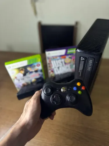 Xbox 360 Slim com Kitnet BLOQUEADO + 1 Controle com Entrega Grátis