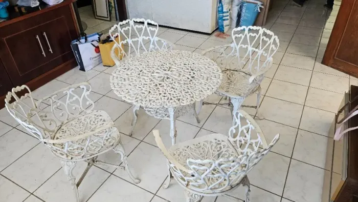 Conjunto mesa e cadeiras de jardim - Alumínio fundido