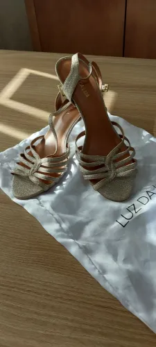 Sandália Luz da Lua, tamanho 36, Rose 